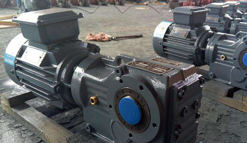 How to install a shaft-mounted geared motor?